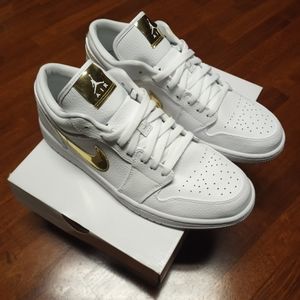 Air Jordan 1 Low SE, Metallic Gold